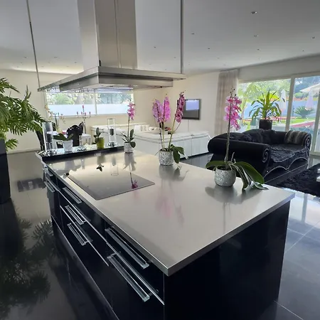 Deluxe & Private - Pool - - Cinema Villa
