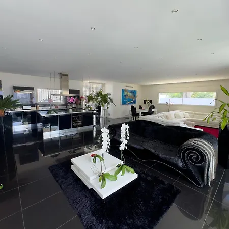 Deluxe & Private - Pool - - Cinema *